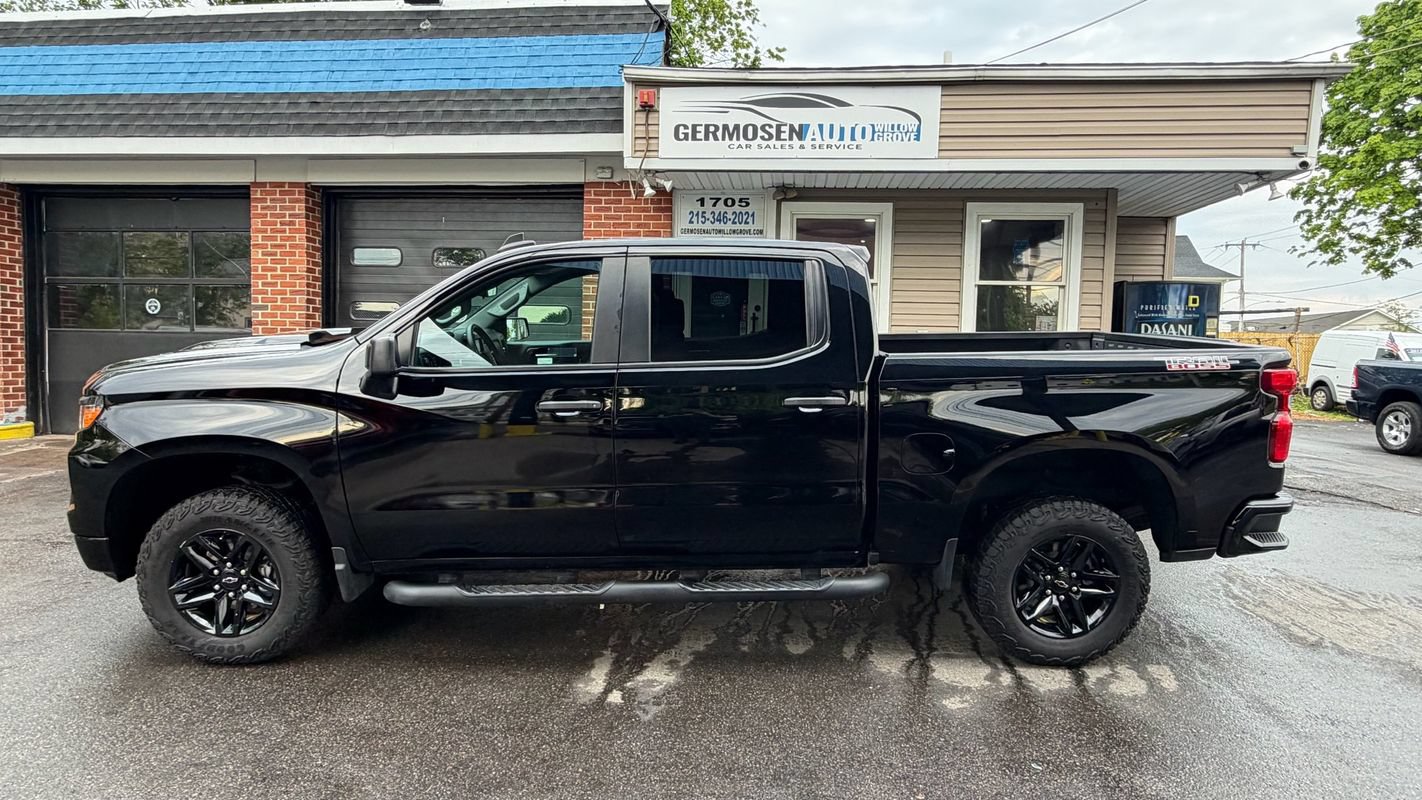 Used 2024 Chevrolet Silverado 1500 Custom Trail Boss w/ LPO, Dark Essentials Package AWD/4WD image 2