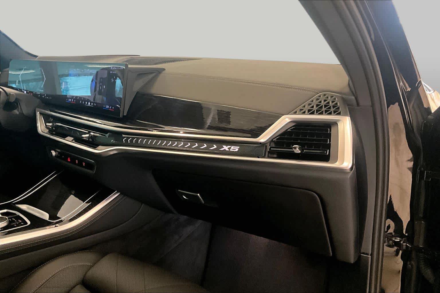 Used 2025 BMW X5 sDrive40i w/ M Sport Package RWD image 17