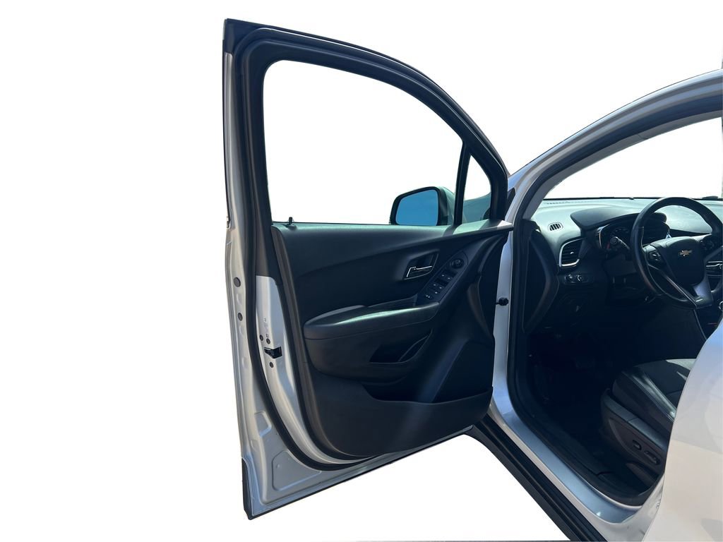 Used 2020 Chevrolet Trax LT w/ LT Convenience Package image 21