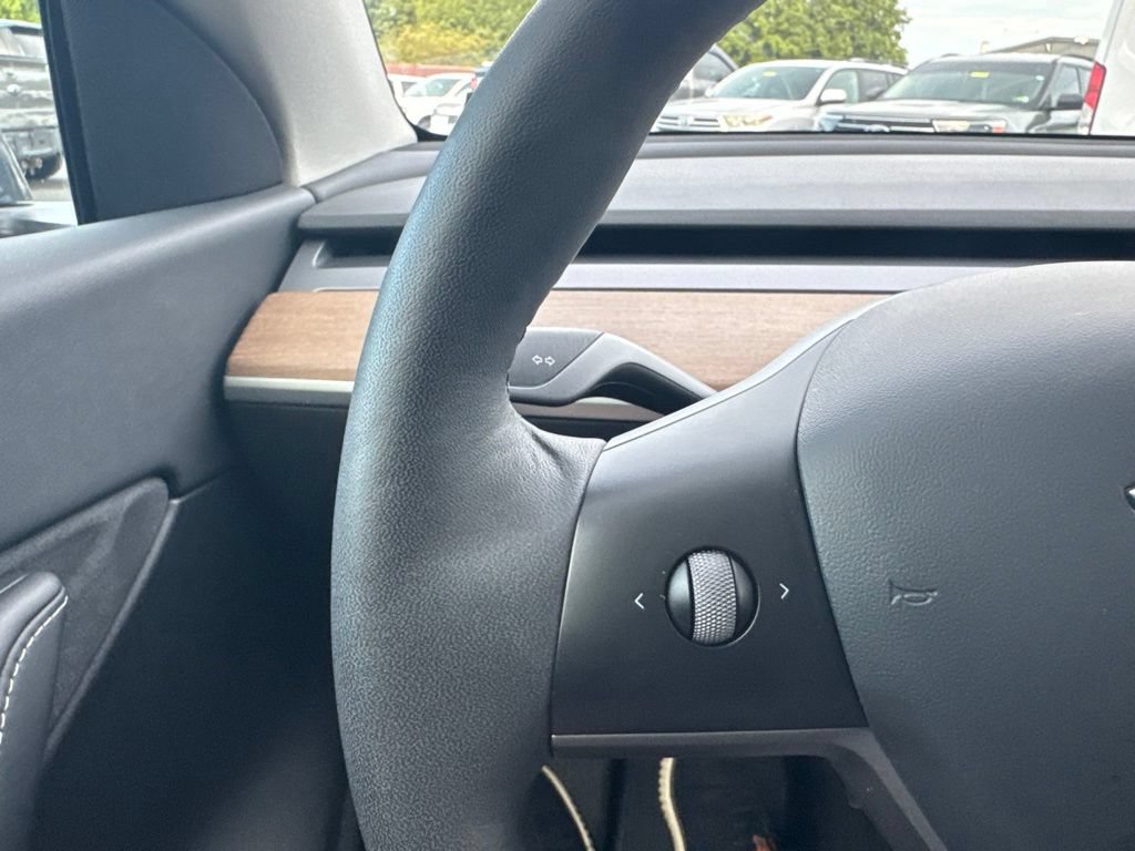 Used 2022 Tesla Model Y Long Range AWD/4WD image 13