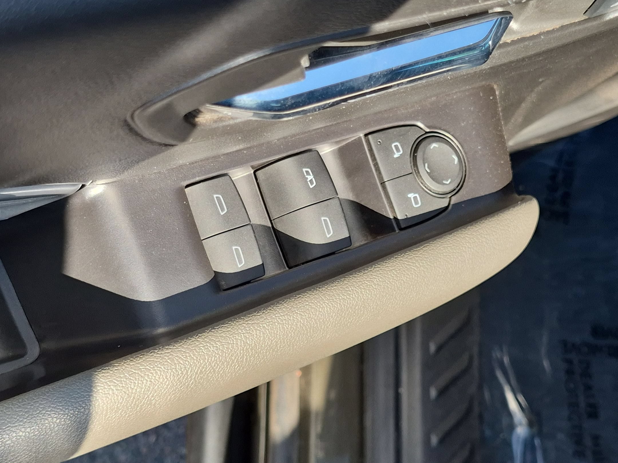 Used 2024 Chevrolet Colorado ZR2 w/ Technology Package AWD/4WD image 11