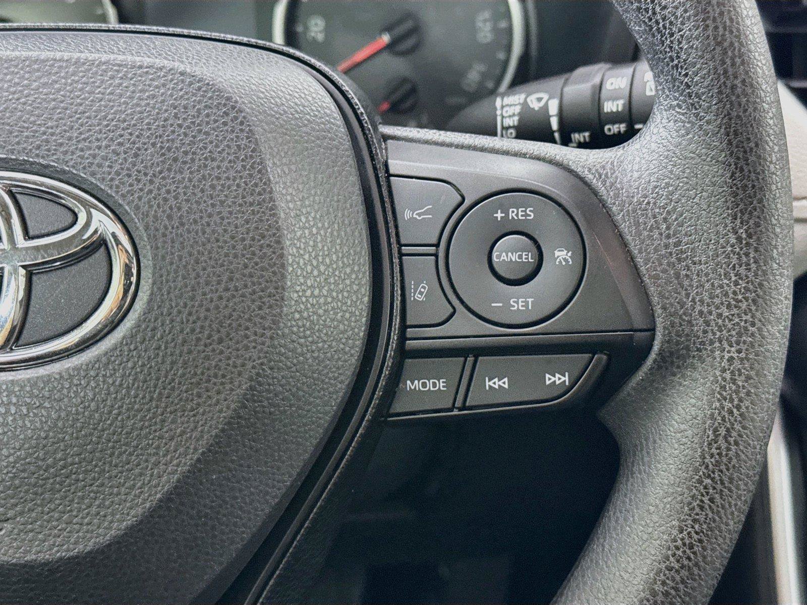 Used 2019 Toyota RAV4 XLE FWD image 17