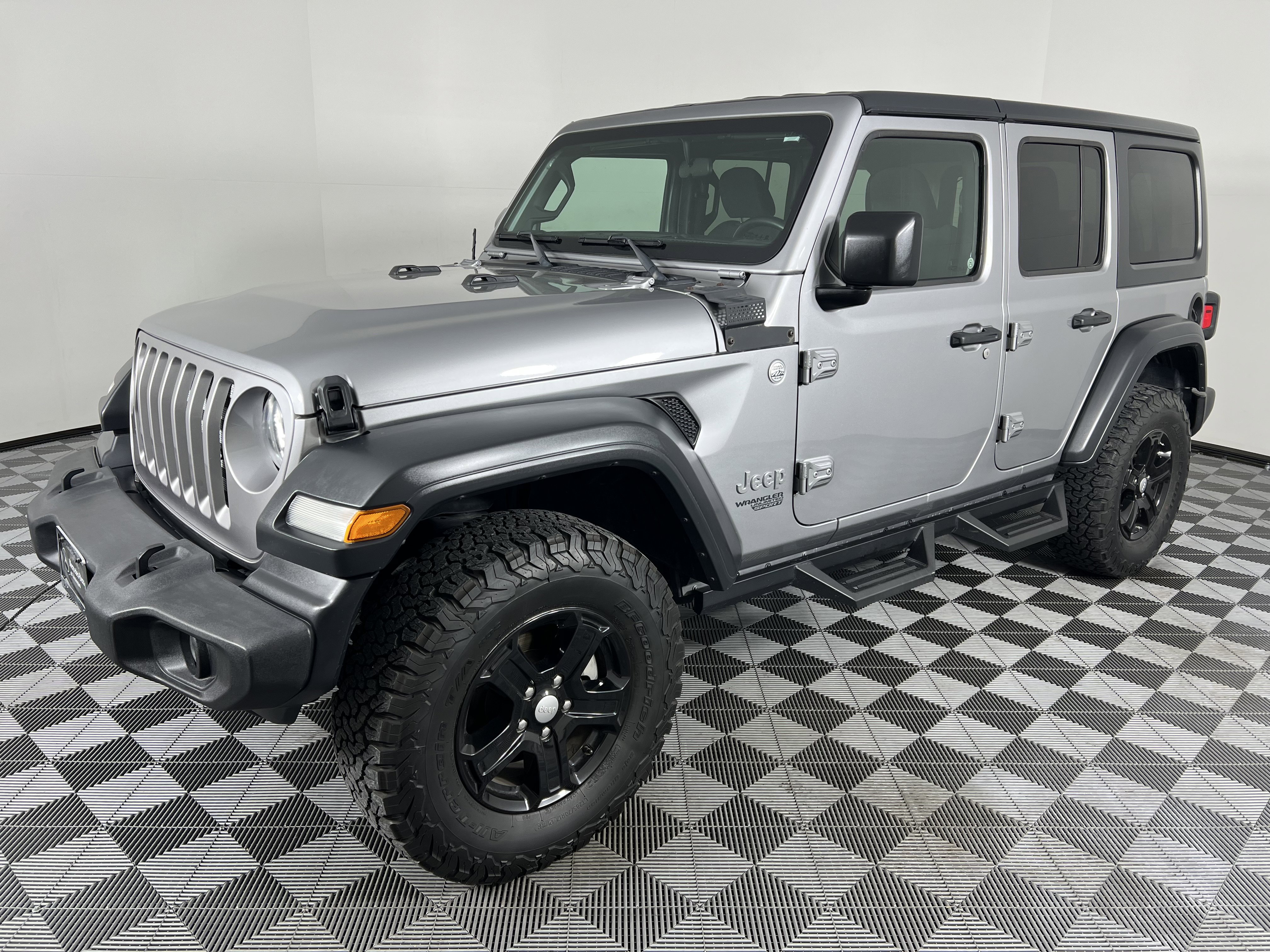 Used 2018 Jeep Wrangler Unlimited Sport S image 8