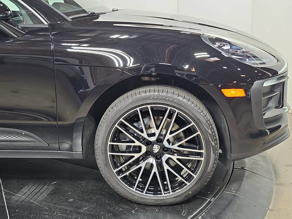 Certified 2026 Porsche Macan AWD/4WD image 11