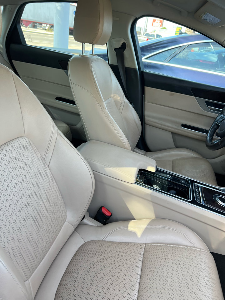 Used 2017 Jaguar XF Prestige image 8