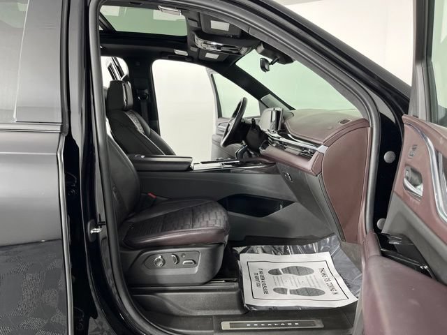 Used 2022 Cadillac Escalade Sport Platinum w/ LPO, ONYX Package AWD/4WD image 42