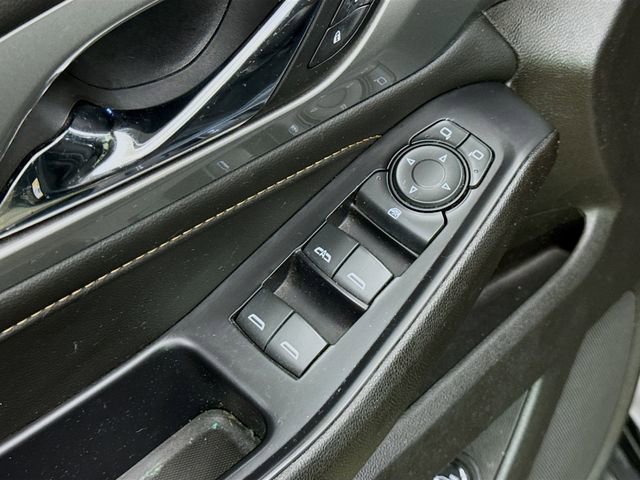 Used 2021 Chevrolet Traverse LT image 19