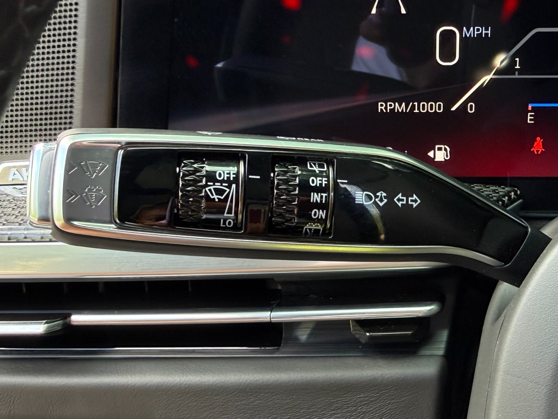 Used 2025 Cadillac Escalade V AWD/4WD image 14