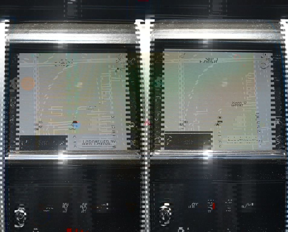 Used 2023 Land Rover Discovery Sport SE image 7