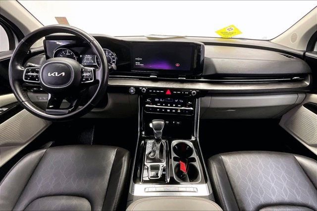Used 2024 Kia Carnival EX image 15