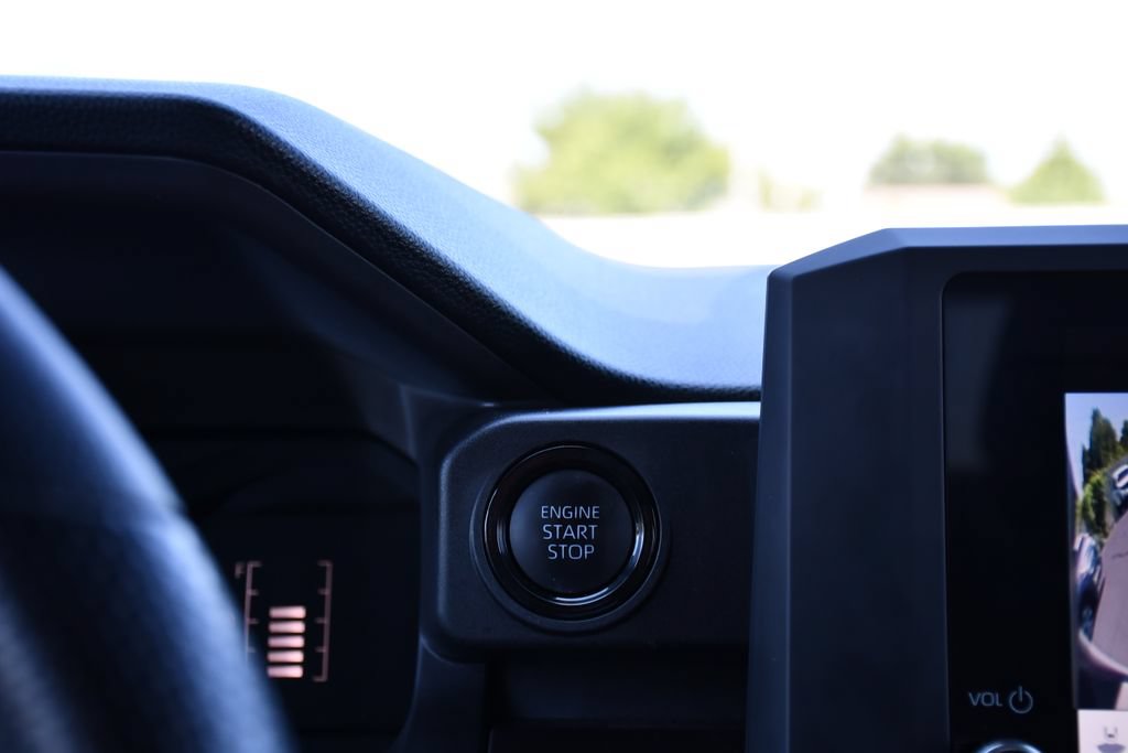 Used 2025 Toyota Tacoma SR5 AWD/4WD image 20