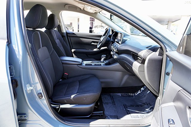 Used 2024 Nissan Sentra SV FWD image 18