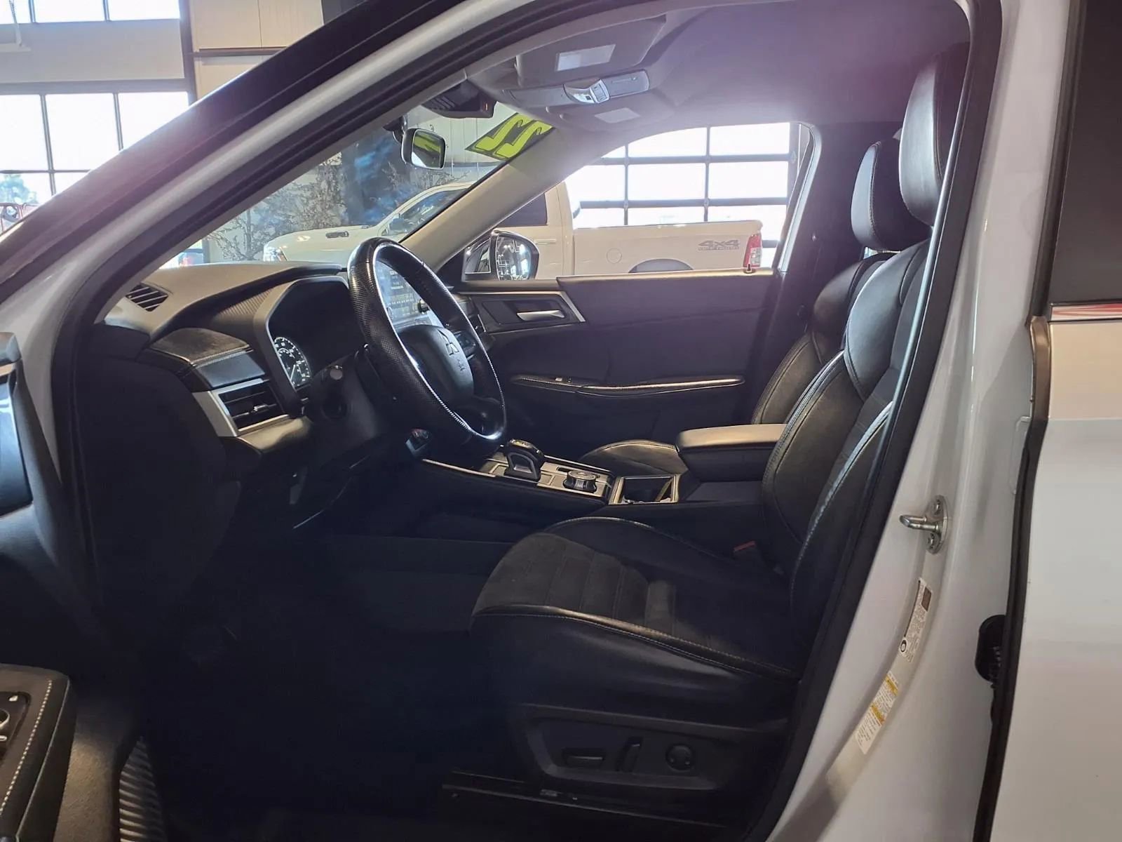 Used 2022 Mitsubishi Outlander SE AWD/4WD image 19