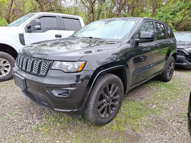 Used 2020 Jeep Grand Cherokee Altitude AWD/4WD image 3