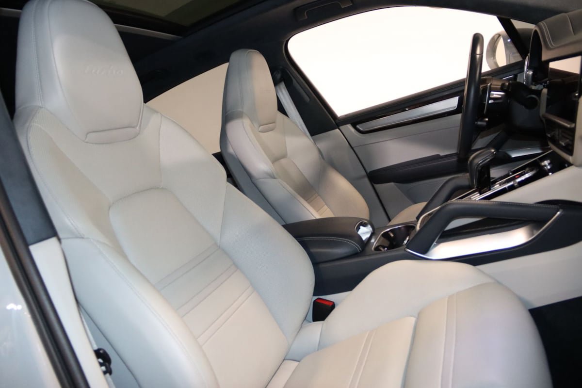 Used 2020 Porsche Cayenne Turbo AWD/4WD image 71