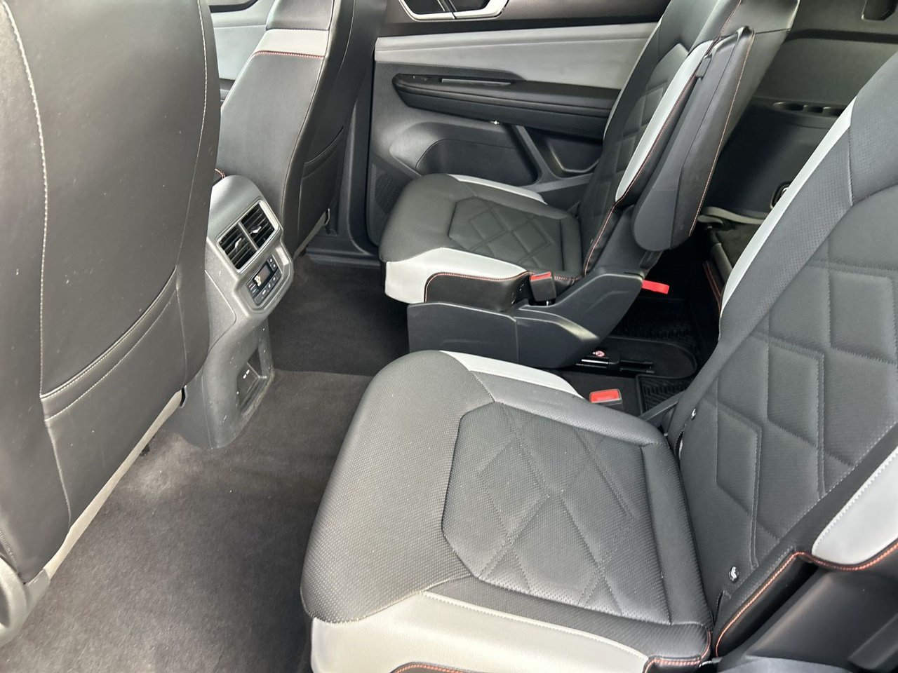 Used 2024 Volkswagen Atlas Peak Edition SEL AWD/4WD image 14