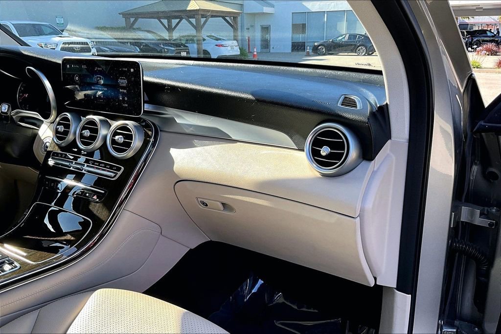 Used 2021 Mercedes-Benz GLC 300 image 26