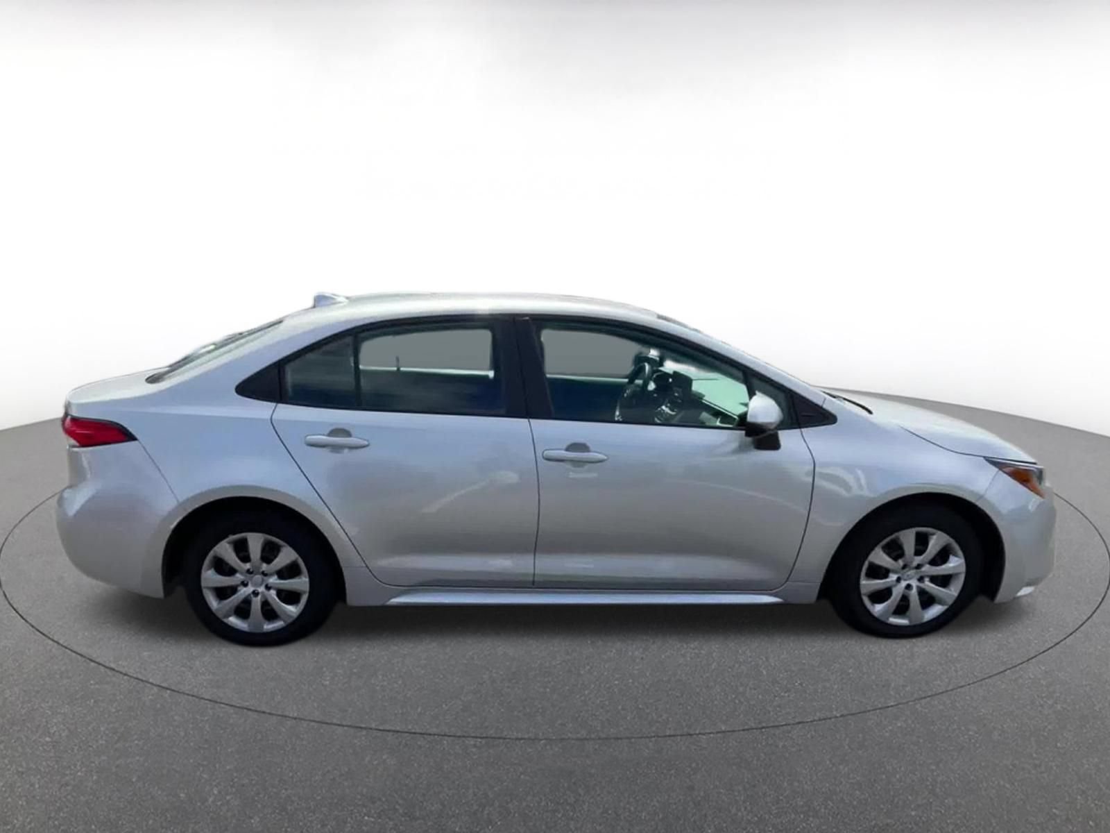 Used 2025 Toyota Corolla LE FWD image 16