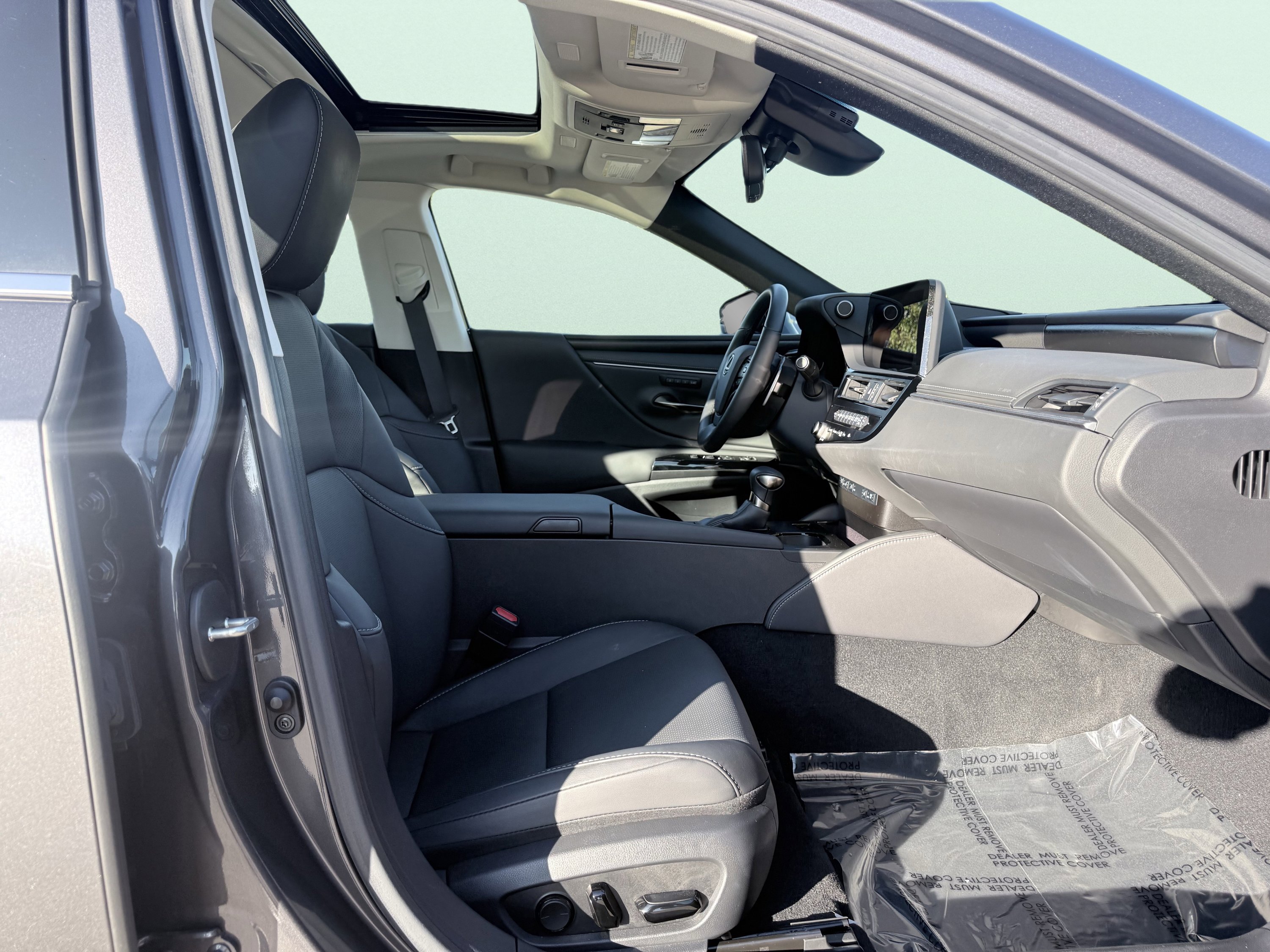 Used 2025 Lexus ES 300h ES 300h F SPORT Design w/ Premium Package image 21