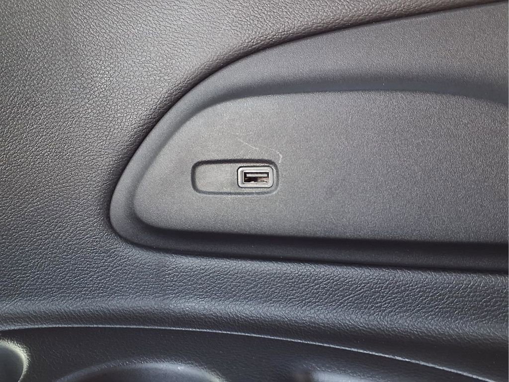 Used 2025 Chrysler Pacifica Limited FWD image 25