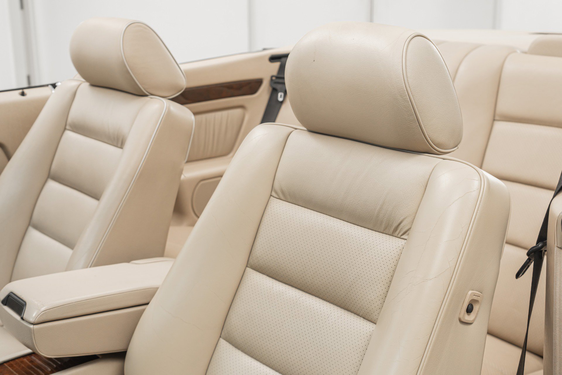 Used 1995 Mercedes-Benz E 320 Convertible image 28