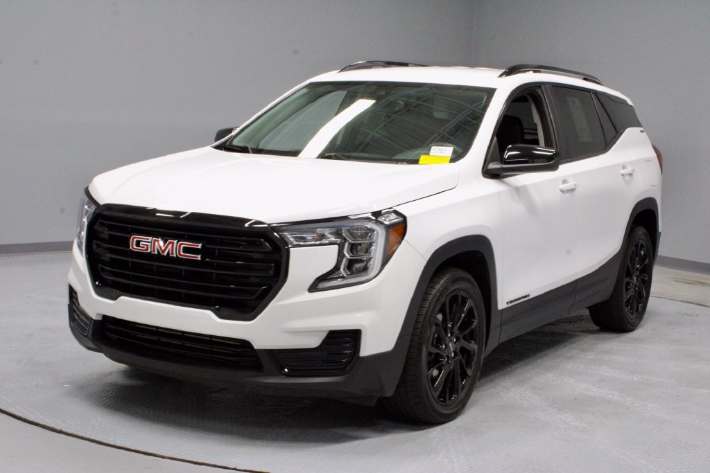 Used 2024 GMC Terrain SLE w/ Driver Convenience Package FWD image 7