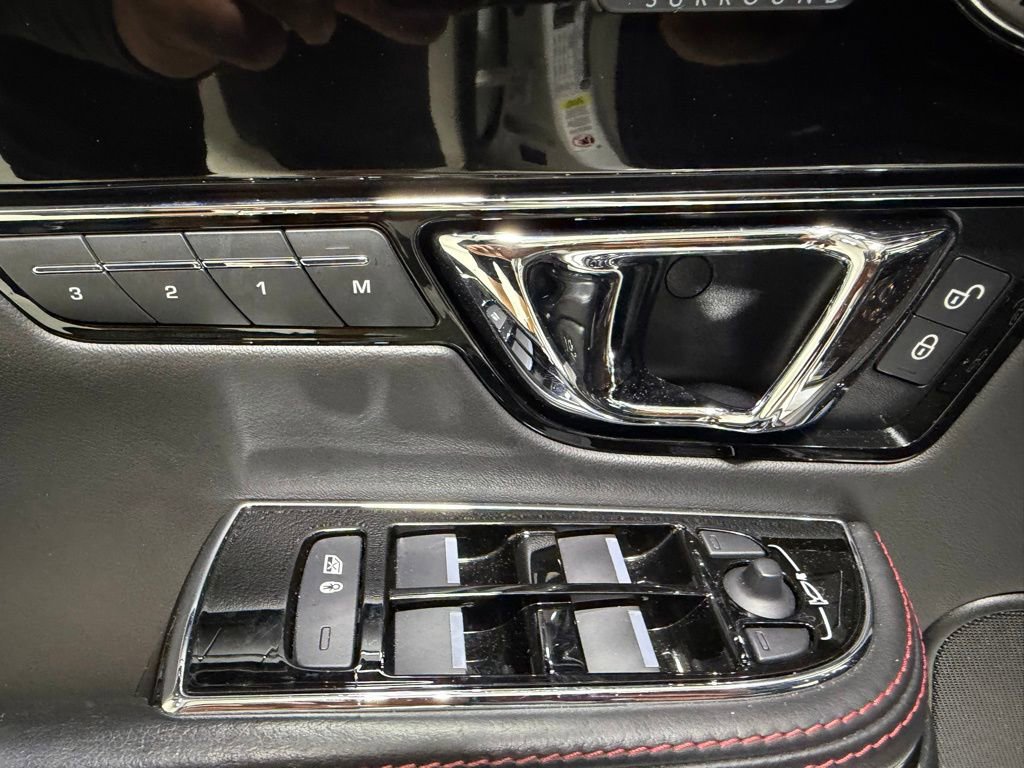 Used 2016 Jaguar XJ RWD image 29