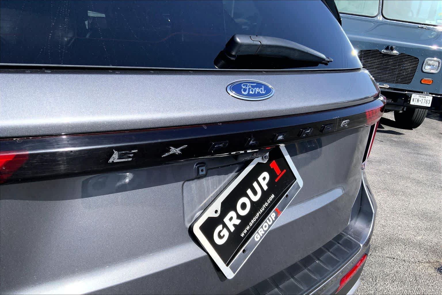 Certified 2025 Ford Explorer Platinum RWD image 10