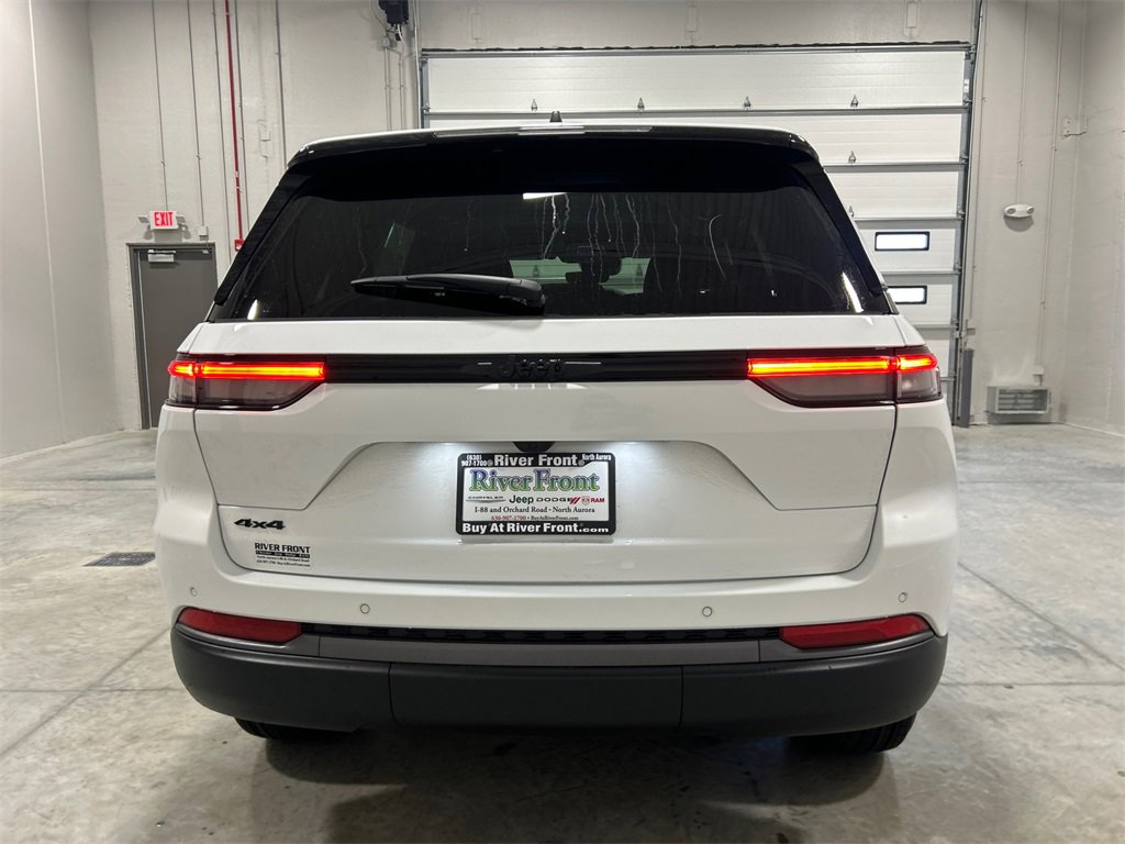 New 2026 Jeep Grand Cherokee Laredo image 7