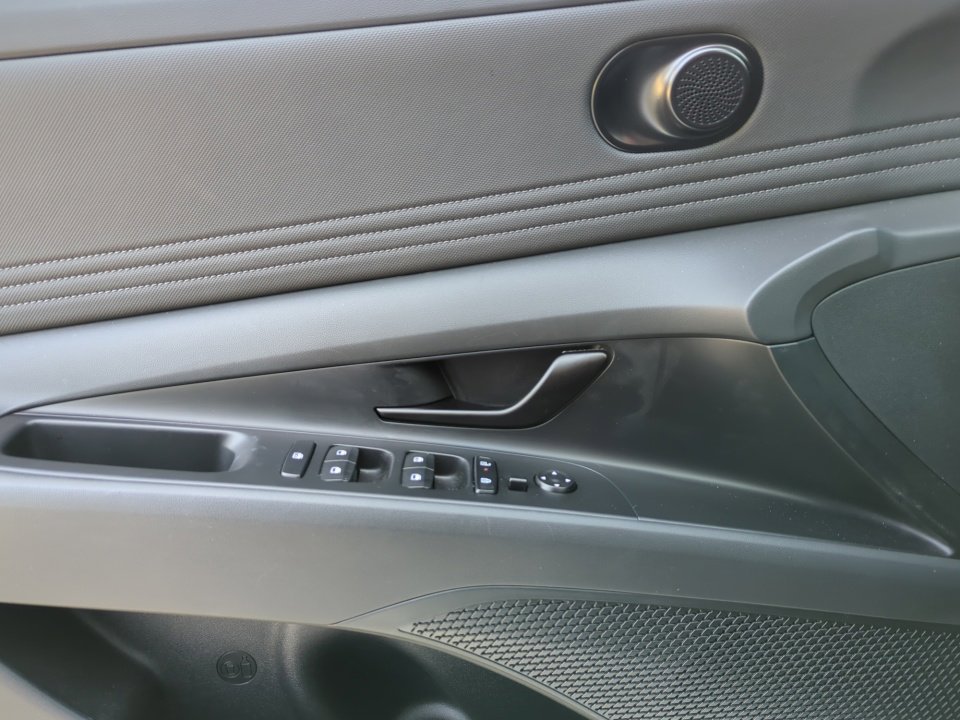 Certified 2025 Hyundai Elantra Sport image 32