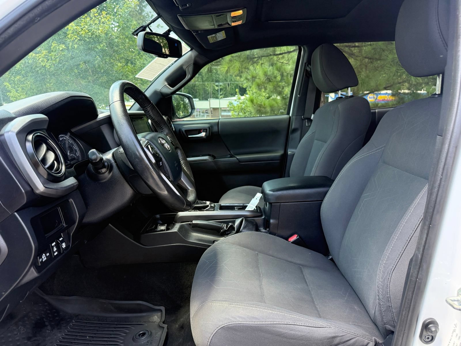 Used 2017 Toyota Tacoma TRD Sport w/ Premium & Technology Package RWD image 32