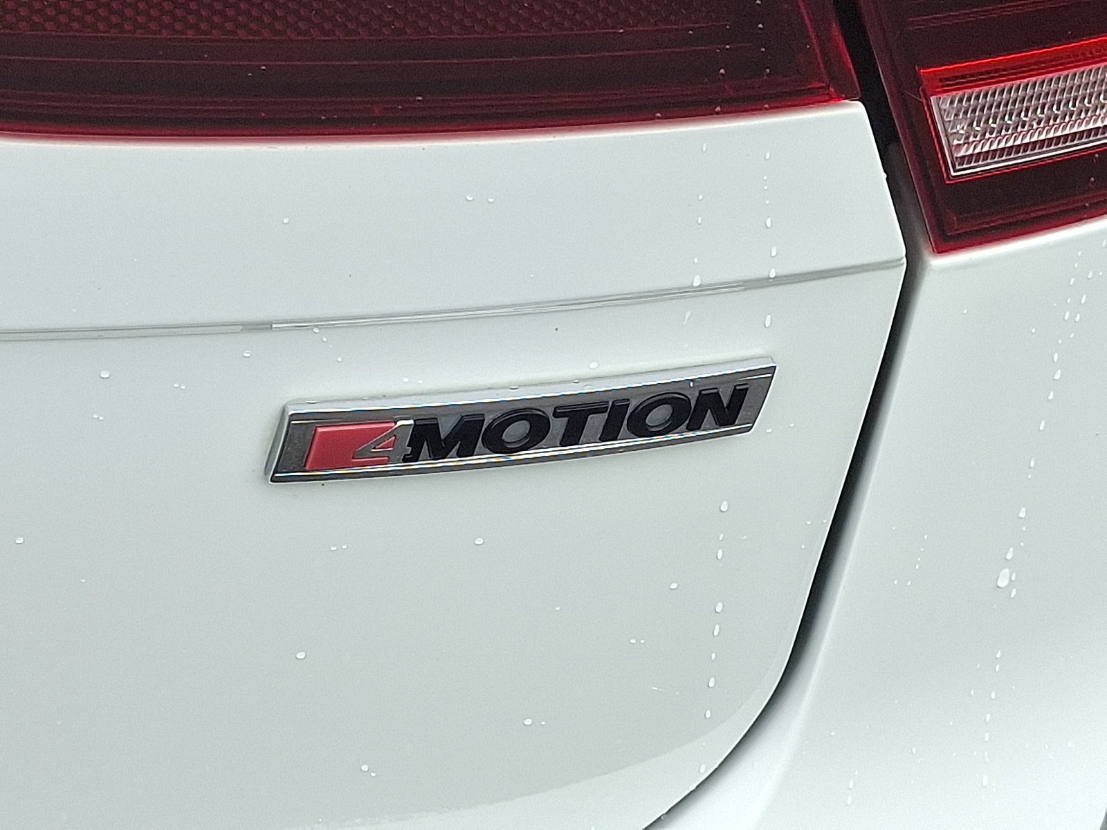 Used 2020 Volkswagen Tiguan SE R-Line AWD/4WD image 34