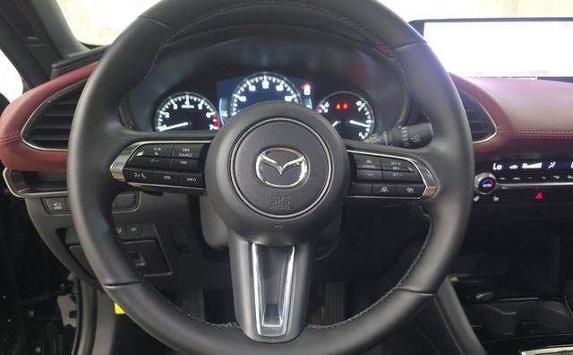 Used 2025 MAZDA MAZDA3 Hatchback w/Premium Plus Pkg AWD/4WD image 5