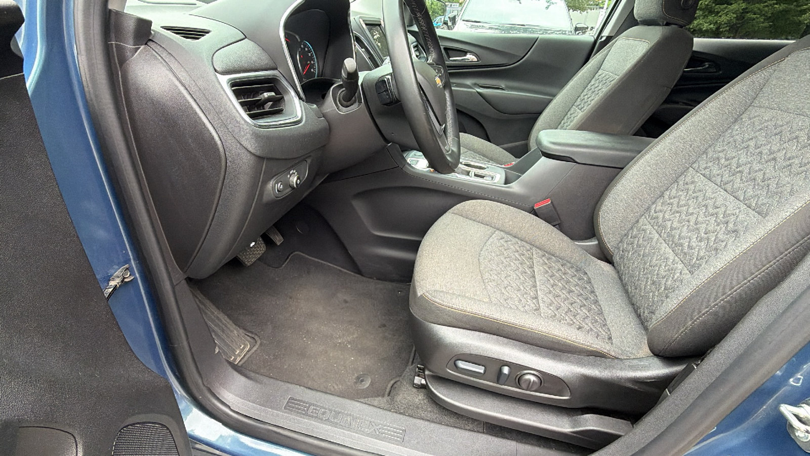 Used 2024 Chevrolet Equinox LT AWD/4WD image 16