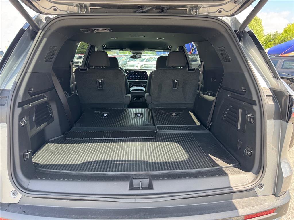 Used 2026 Chevrolet Traverse LT w/ LPO, Floor Liner Package FWD image 10