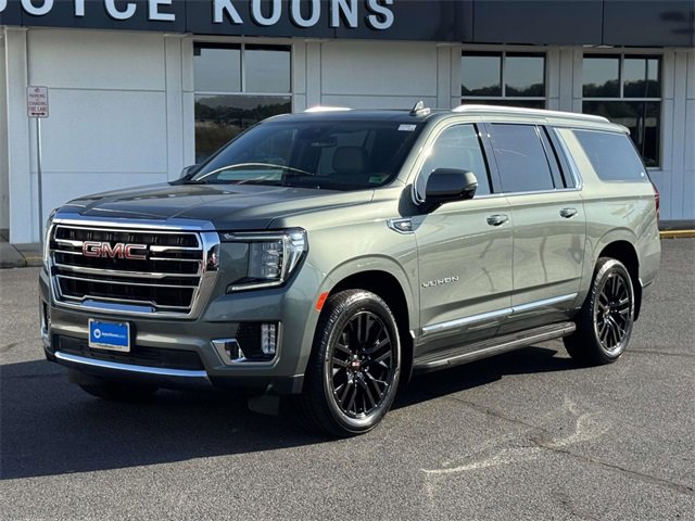 Used 2023 GMC Yukon XL SLT w/ SLT Luxury Package image 4