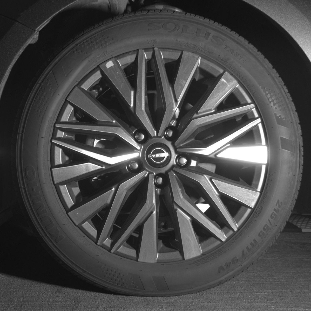 Used 2025 Nissan Altima 2.5 SV FWD image 12