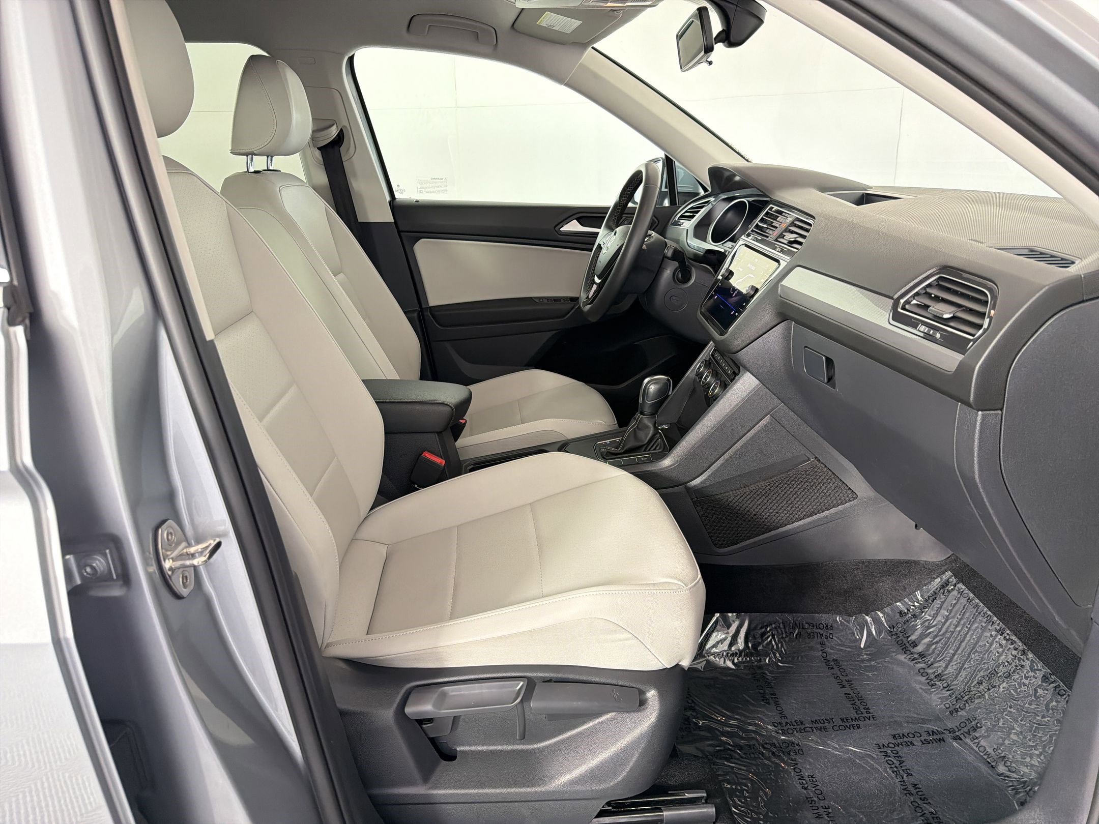 Used 2021 Volkswagen Tiguan SE FWD image 29