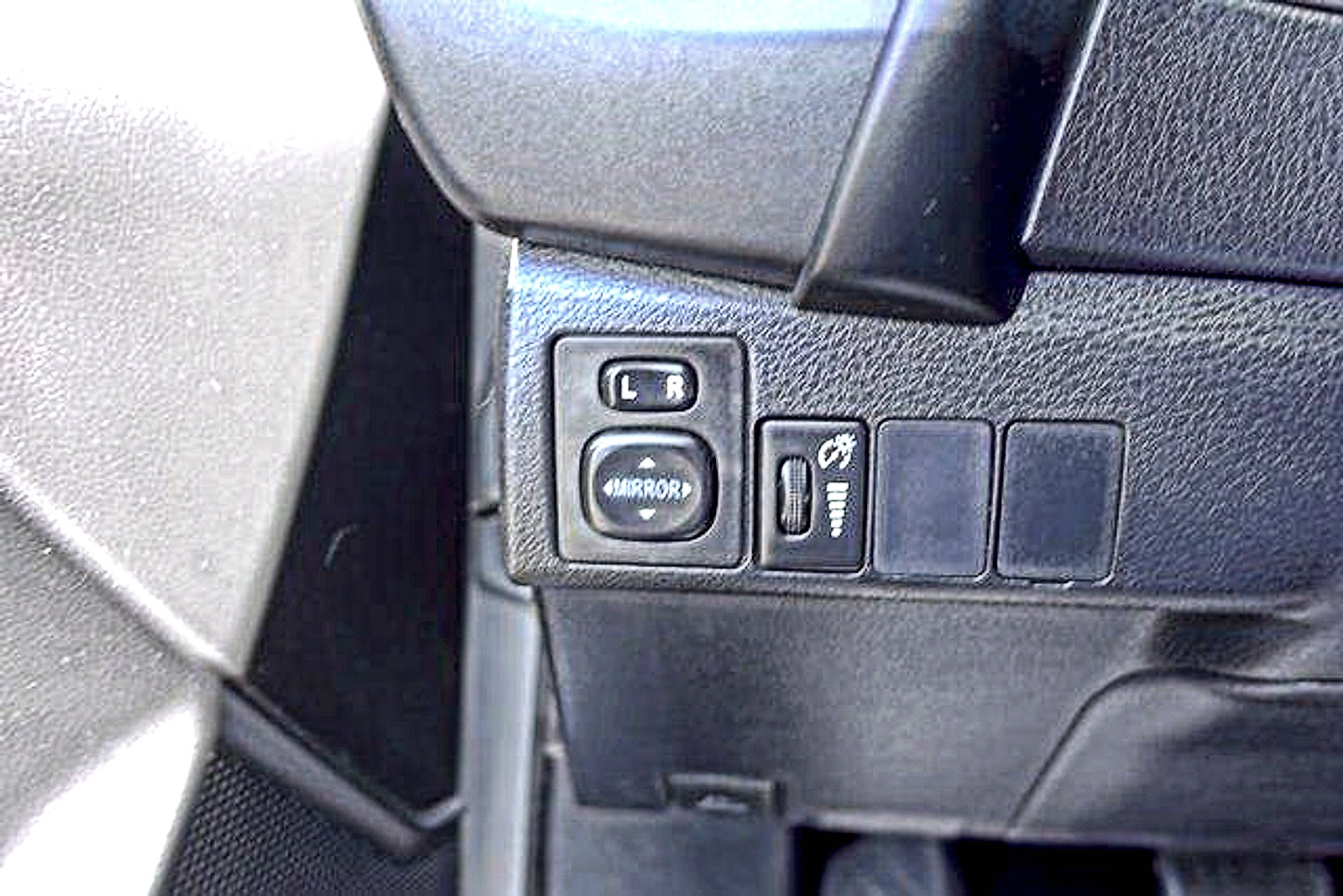Used 2017 Toyota Corolla L FWD image 12