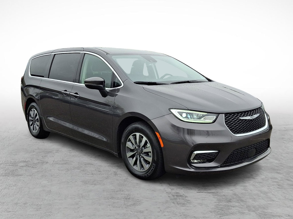 Used 2023 Chrysler Pacifica Touring-L image 7