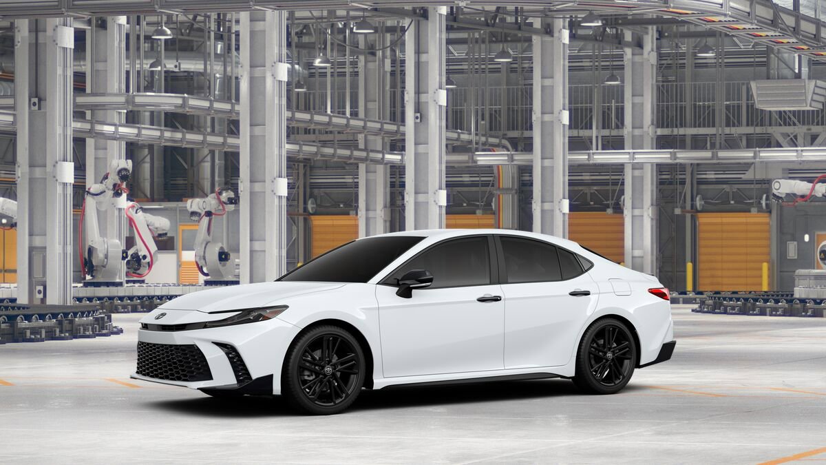 New 2026 Toyota Camry Hybrid FWD image 2