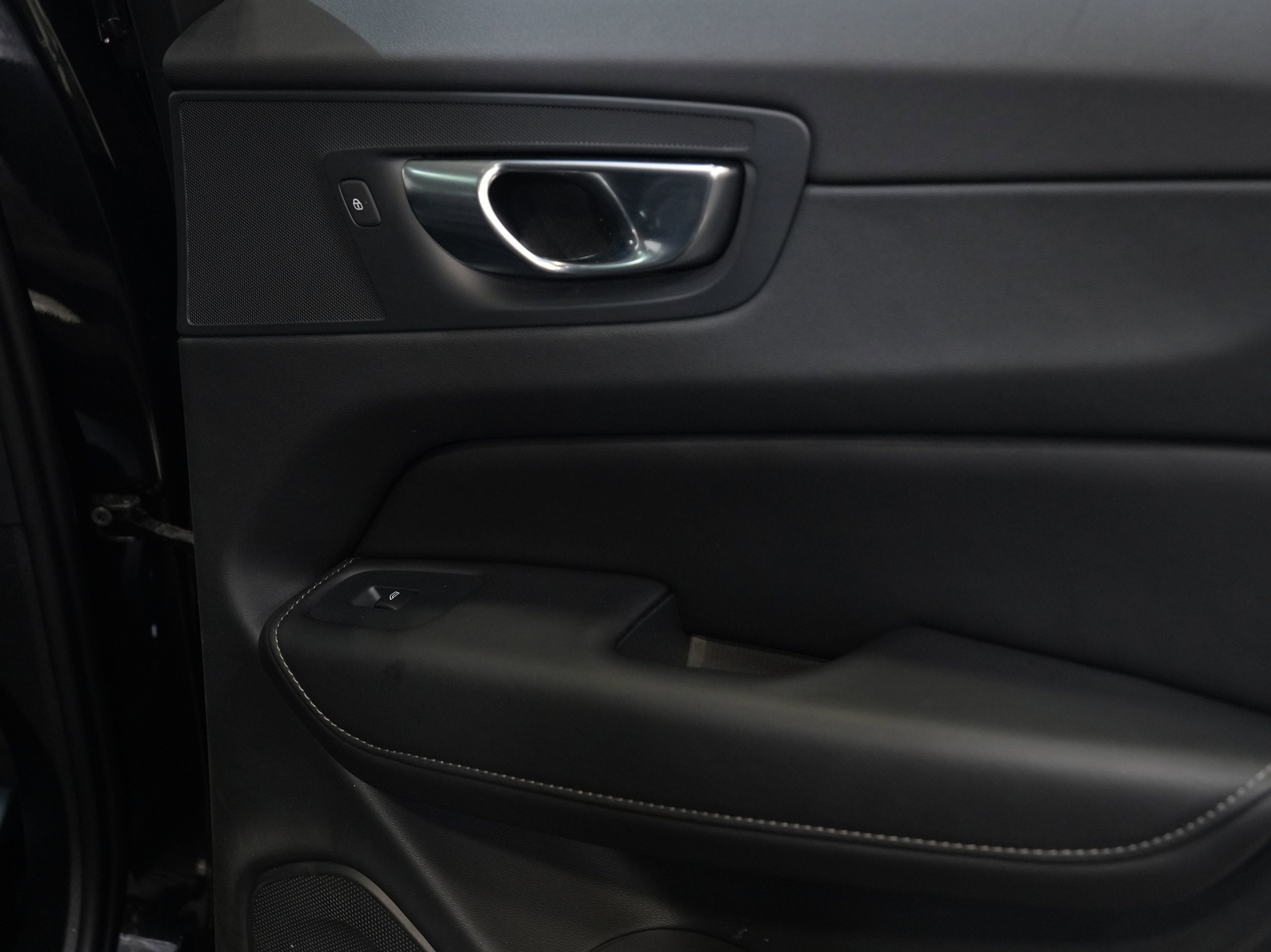 Used 2024 Volvo XC60 B5 Ultimate w/ Protection Package Premier image 28