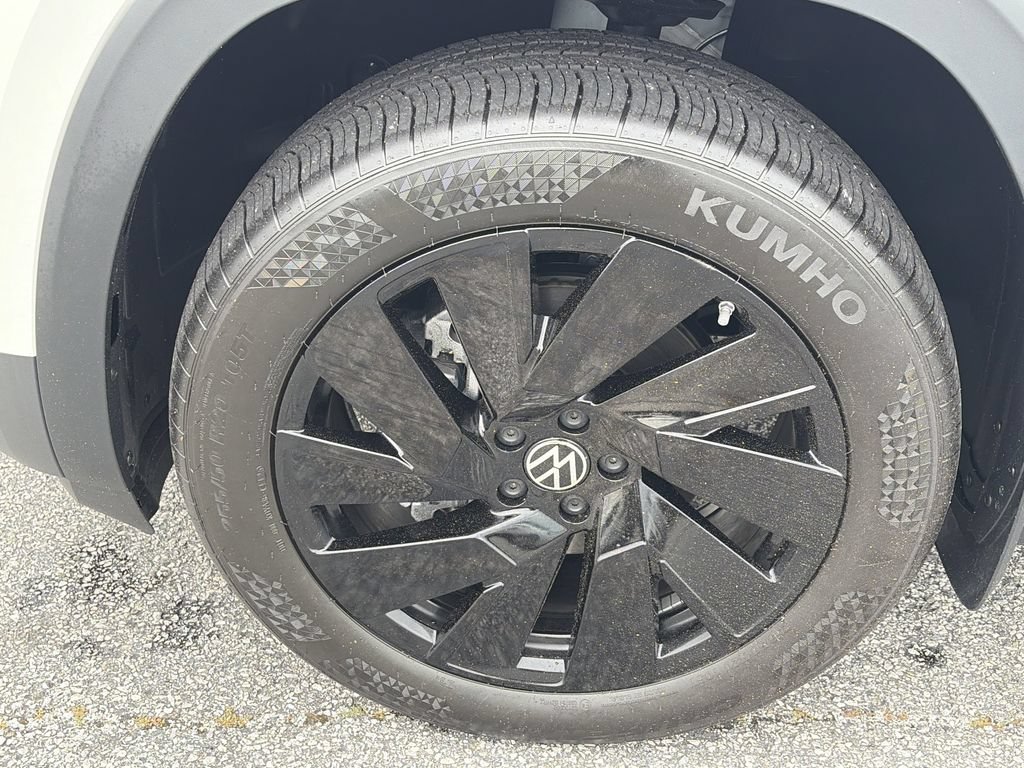 Certified 2026 Volkswagen Atlas SE FWD image 11