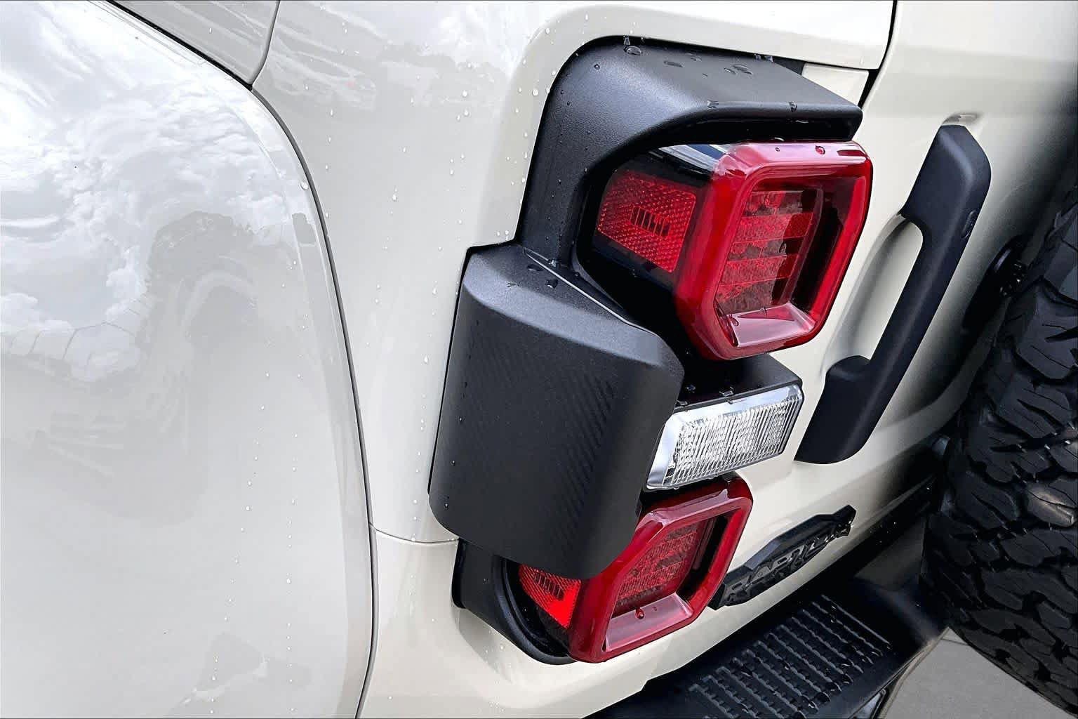 Used 2025 Ford Bronco Raptor AWD/4WD image 32