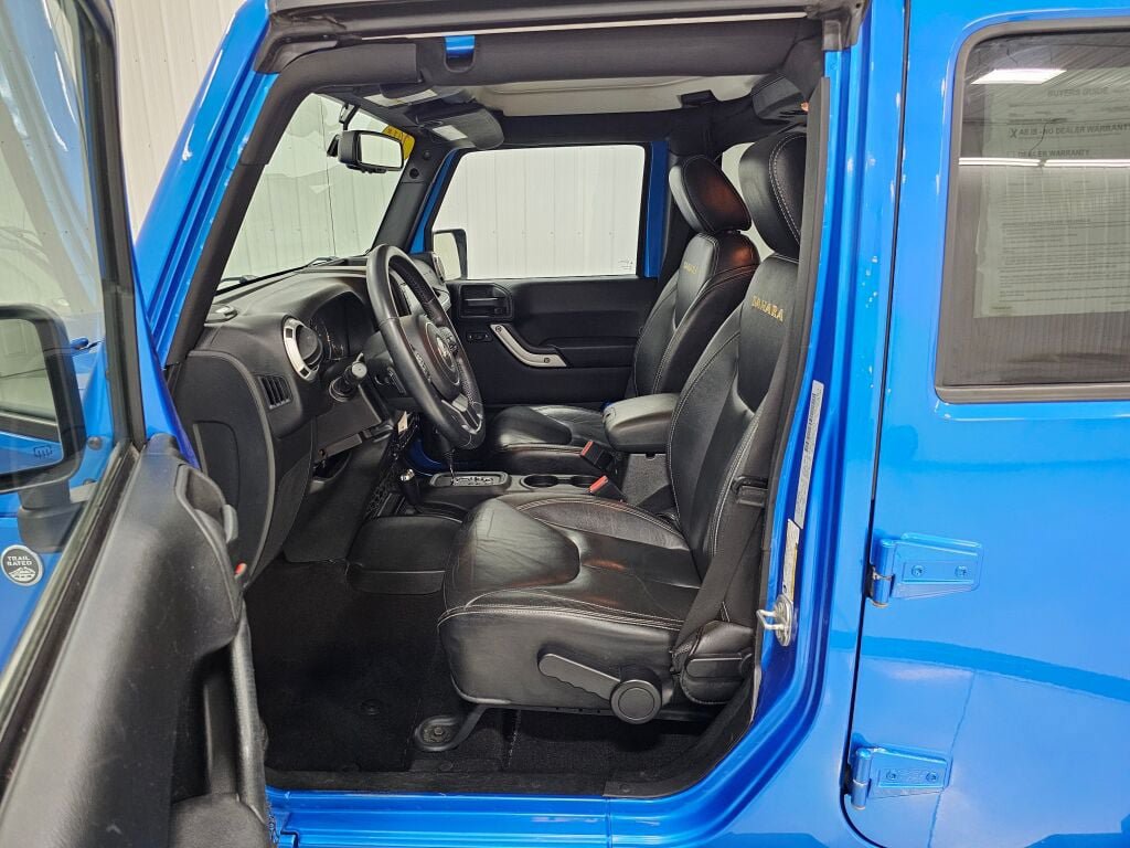 Used 2015 Jeep Wrangler Unlimited Sahara w/ Connectivity Group AWD/4WD image 11