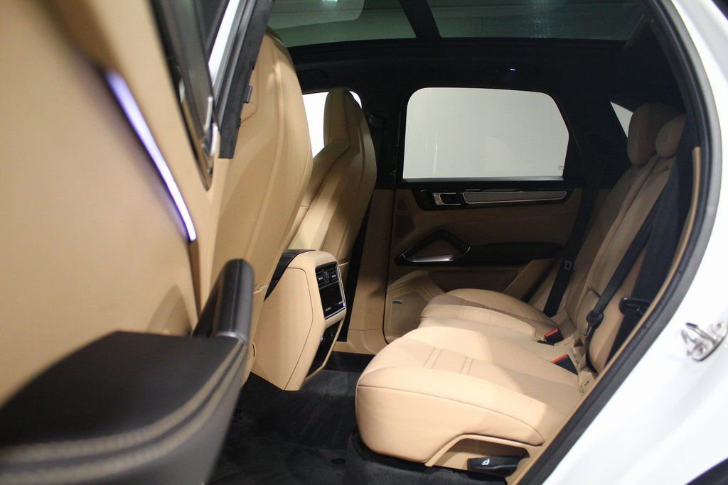Used 2022 Porsche Cayenne Turbo image 26