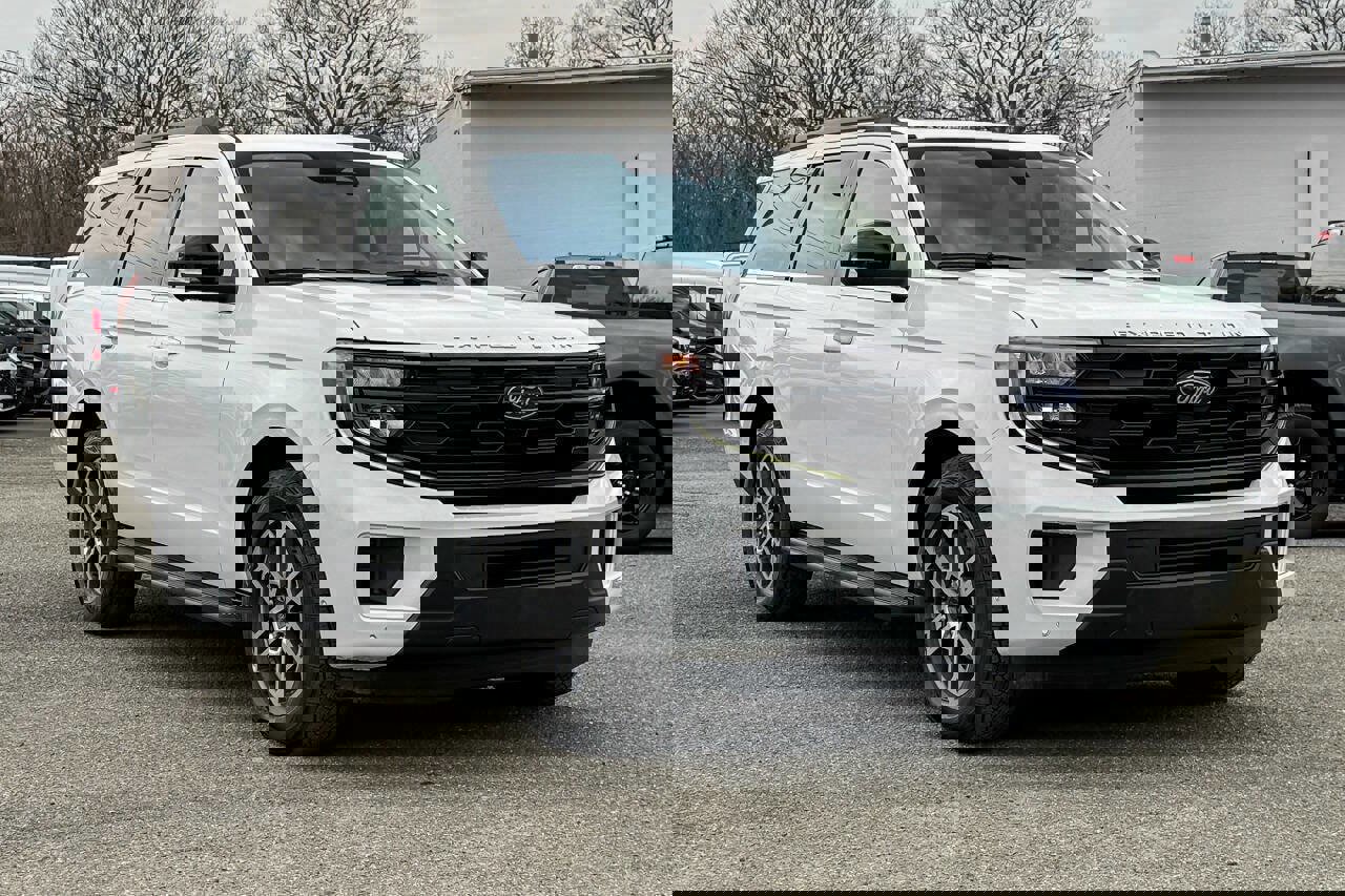 Used 2025 Ford Expedition Active image 1