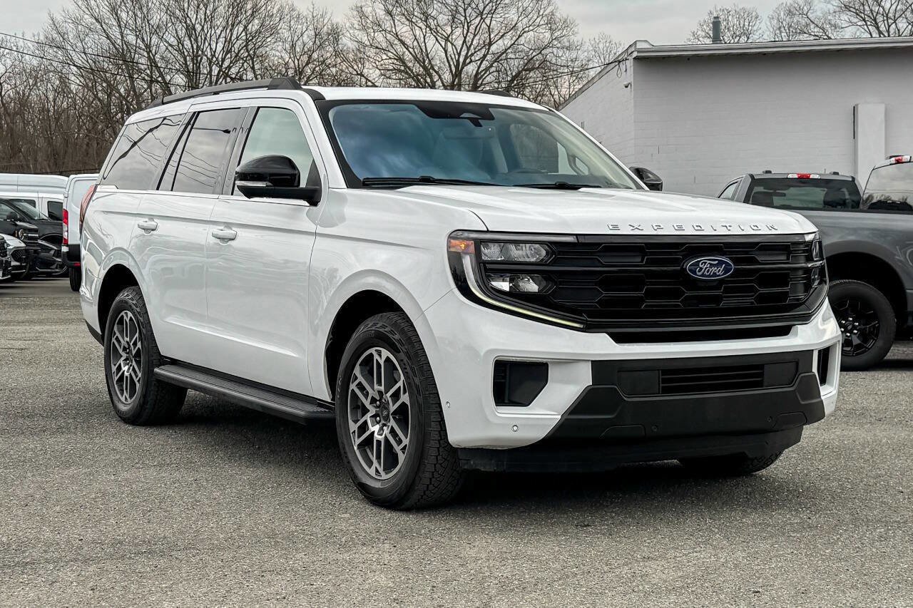 Used 2025 Ford Expedition Active