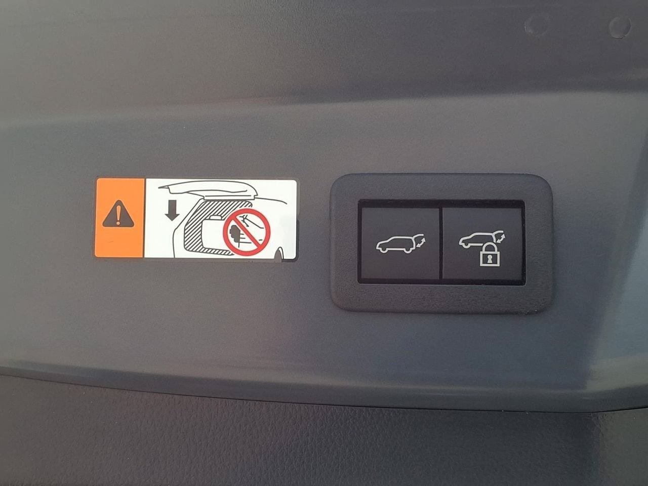 New 2026 Toyota Prius Plug-In Hybrid FWD image 6