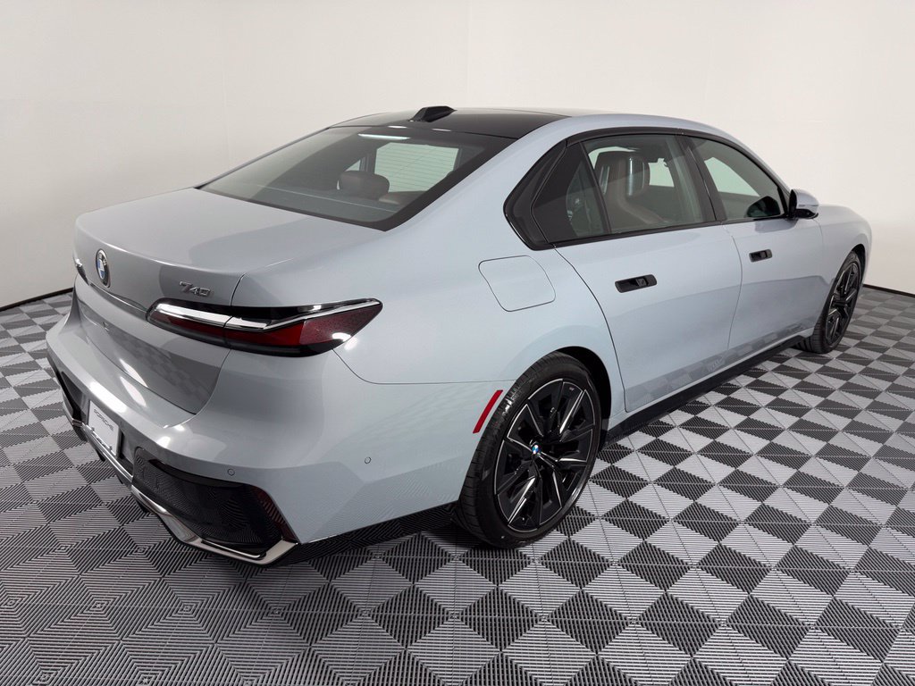Used 2023 BMW 740i w/ Executive Package RWD image 11